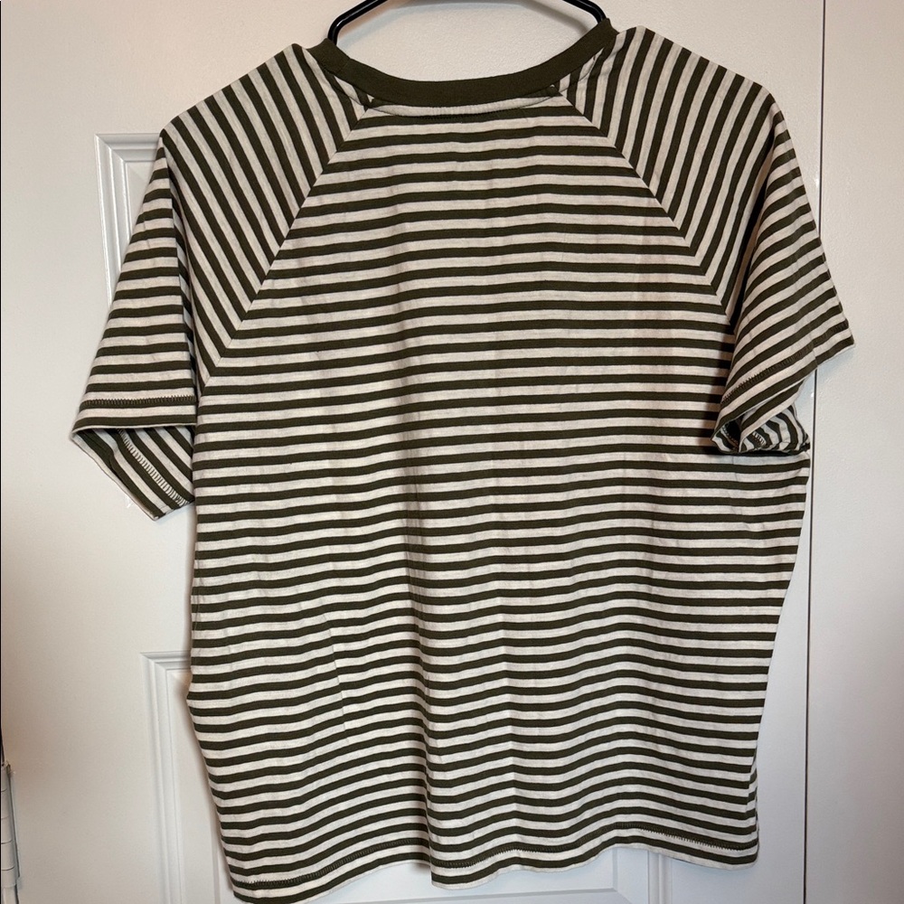 NWT Levi's Olive and White Striped T-Shirt XXL - Picture 6 of 7